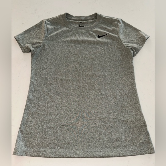 2 Pack Nike Women’s Tops Size Small - Picture 3 of 12